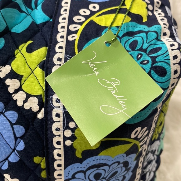 Disney Vera Bradley Duffle in Where’s Mickey - NWT Retired Design - Picture 4 of 10